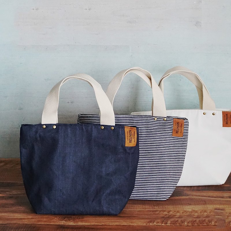 牛仔布受歡迎的REUINION系列！這是一款經典的手提袋，其大小和時尚風格非常適合每天午餐。