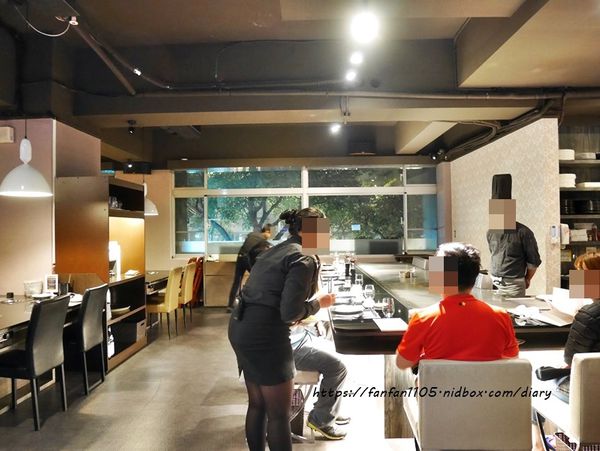 【內湖美食】明水然日式海鮮鍋物 #個人鴛鴦鍋 #黑松露牛奶鍋 #椰子雞鍋 #馬賽蕃茄海鮮 #無菜單鐵板燒 (2).JPG