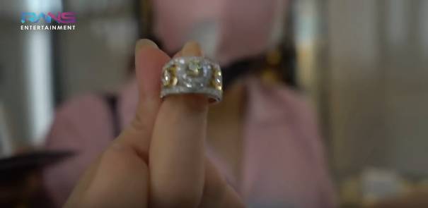 Kaget Diberi Hadiah Mewah Ini Potret Cincin Berlian Nagita Slavina Dan Raffi Ahmad Merdeka Com Line Today