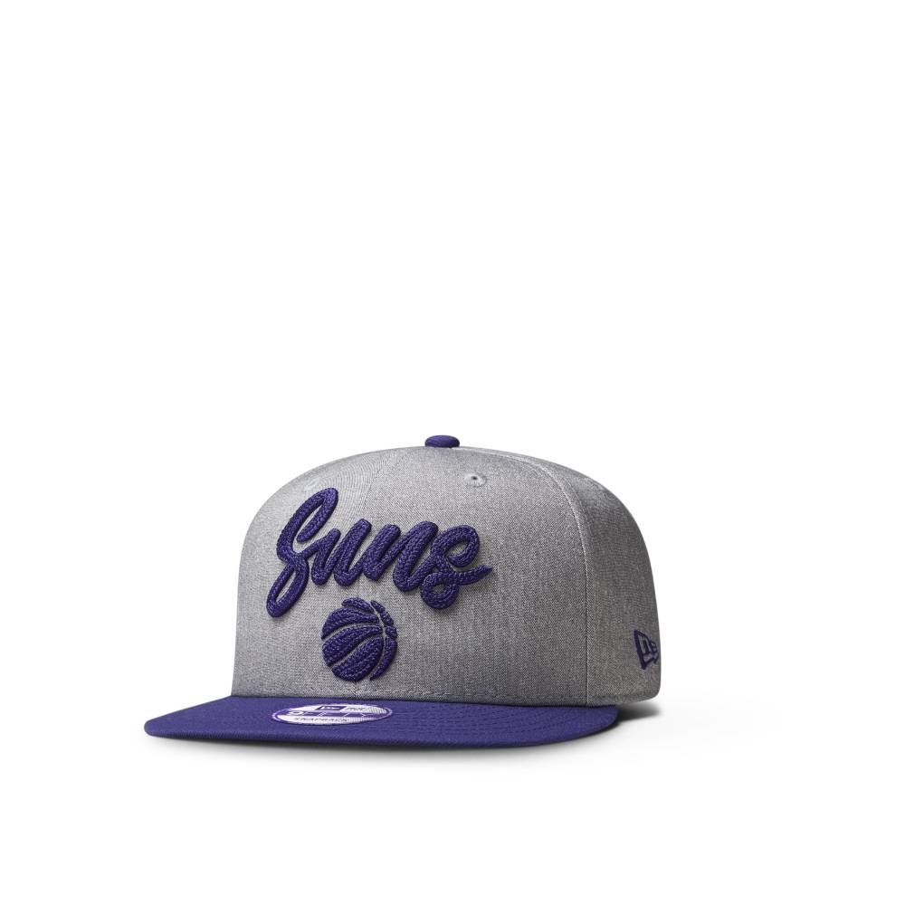 經典9FIFTY系列Snapback棒球帽。精緻的立體草寫及隊徽刺繡。球隊專屬配色。後有7孔調節扣可調節大小。適合頭圍55-60公分。