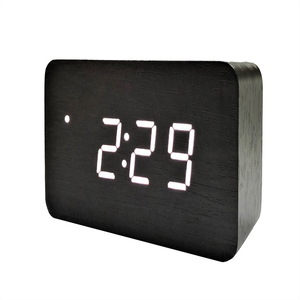 三組鬧鈴設置，溫度顯示，聲控功能，記憶與省電功能