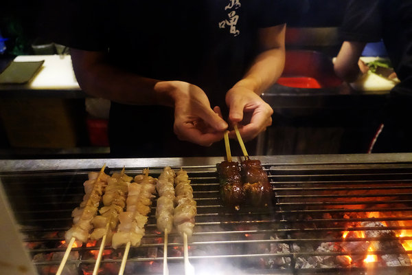 板橋深夜美食-老味噌居酒屋，江子翠捷運美食，板橋江子翠好吃串燒，能開心吃燒烤喝酒的板橋人氣宵夜推薦 