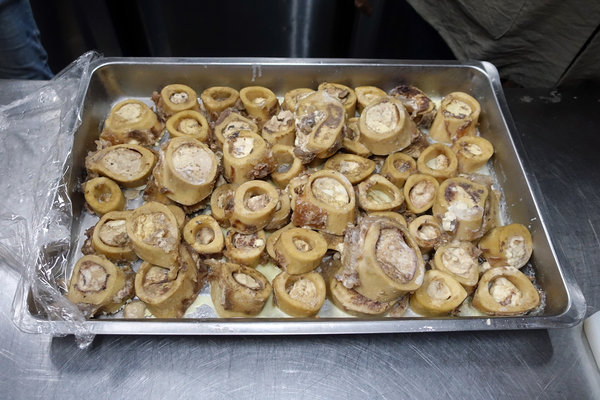 台灣郎正宗牛肉麵-松江南京站好吃牛肉麵，清燉/紅燒/蕃茄/咖哩牛肉麵、油潑抄手麵、手工水餃，中山區牛肉麵推薦(附台灣郎正宗牛肉麵菜單)