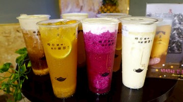 六張犁飲料店-茶山小飲料店，草本機能蛋做的好喝蛋蜜汁，遠企商圈、通化商圈推薦下午茶，好喝好拍的網美飲料店