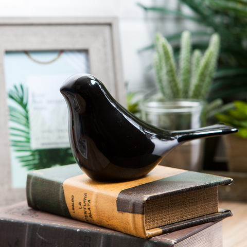 ‧小鳥造型擺飾‧亮面黑色光澤，展現低調雅致的氣息‧適用於餐廳、居家等場所