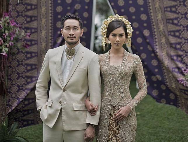 Tren Kebaya Pengantin 2021 Gaya Klasik Lebih Mendominasi Hingga Permainan Detail Yang Elegan Namun Tetap Simpel Stylo Id Line Today