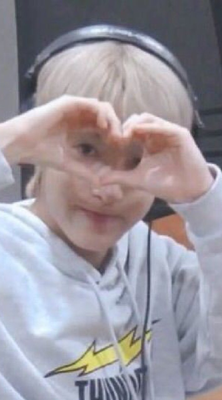 เส้นขายกาวกรุบกริบ (NCT,WAYV)