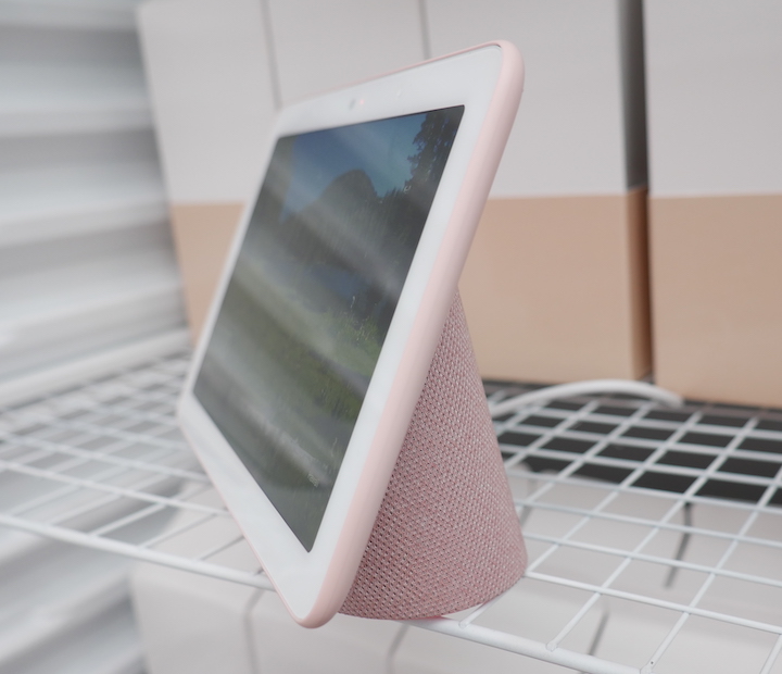 Google Home Hub 智慧顯示器動眼看：可愛外型內裝 Google 助理、用語音代替操控