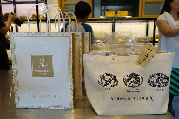 哈肯舖淨生吐司、桑葚優格吐司，使用聯華潔淨認證麵粉，成分天然、八大無添加，嚴選好食材低溫發酵手感烘焙，安心美味的生吐司