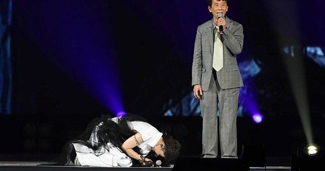 爸爸驚喜現身合唱惹哭詹雅雯　演唱會為肺炎疫情祈禱