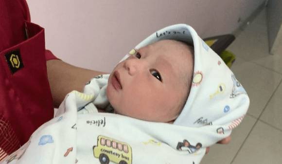 9 Potret Kebahagiaan Alvin Faiz Atas Kelahiran Anak Pertama