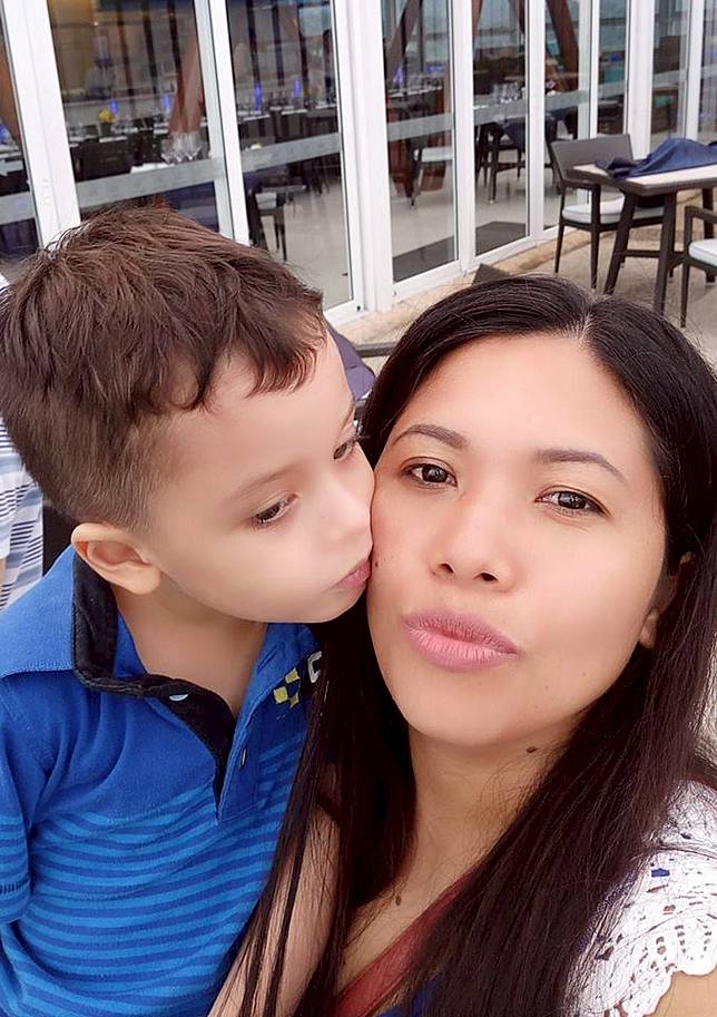 Regina dan putra pertamanya yang mengidap autisme.