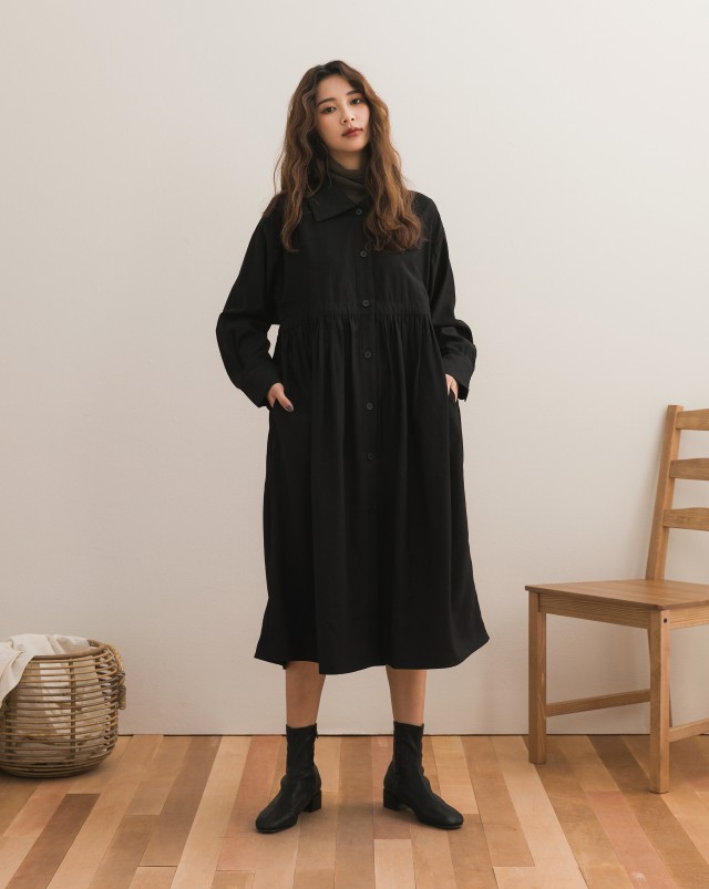 內抽繩可自行調節腰圍/一衣兩穿開扣當外套或單穿當洋裝/雙側隱形口袋/無內裡