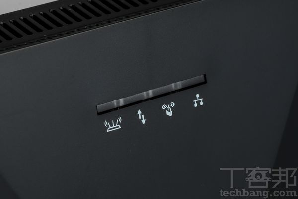 Netgear Nighthaek X6 EX7700－ AC2200三頻無線Mesh延伸器