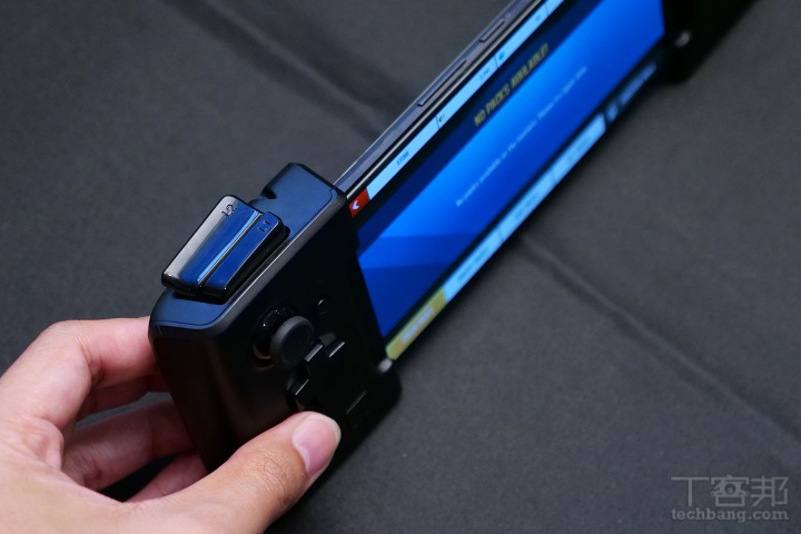 手機/掌機/桌機自在變換，ASUS 電競手機 ROG Phone 同場4大配件讓你玩更狂