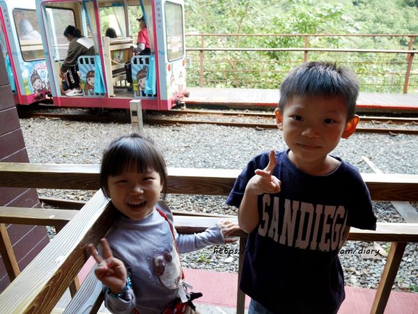 【烏來一日遊】#烏來老街 #必買伴手禮 #景麗特產行 #小米麻糬 #溫泉 #烏來台車 #瀑布 #烏來美食 #烏來景點 (40).JPG