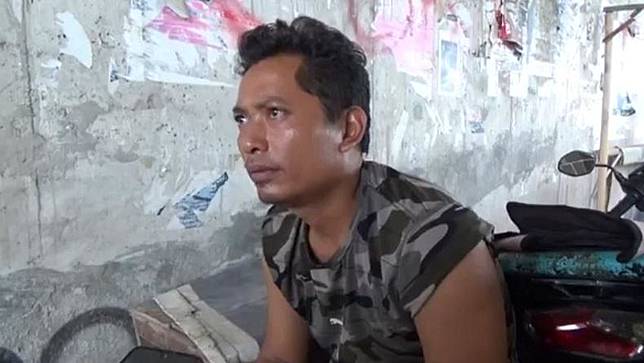 Aris Salim, pedagang nanas yang mengaku sempat melihat Vanessa Angel menggerakkan tangan dan Gala Sky merangkak usai kecelakaan maut di Tol Jombang, Jatim. (Foto: iNews/Mukhtar Bagus)