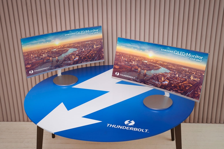 整合 85W 電源、40Gbps 傳輸！三星發表首款支援 Thunderbolt 3 的 QLED 曲面顯示器