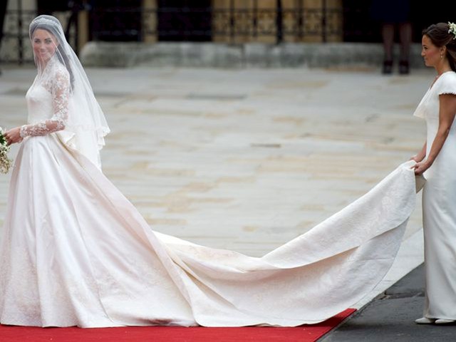 キャサリン妃の涙の理由。歴史的挙式の舞台裏にあったウェディングドレスを巡るドラマ（ELLEgirl News）