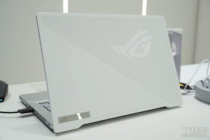 ASUS ROG Zephyrus G14 自訂跑馬燈效，沒有 RGB 燈光一樣吸睛！