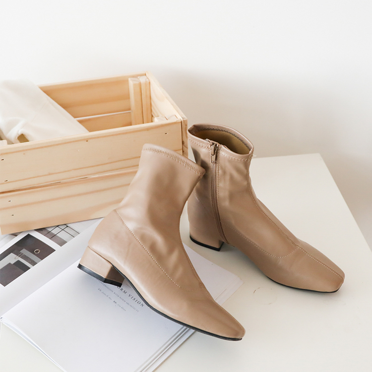 襪靴 短靴 奶茶色靴 奶茶色 奶茶色穿搭 秋冬穿搭 歐美部落客