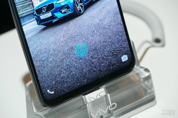 台灣首款螢幕下指紋辨識手機來了！Vivo 發表 X21 新機