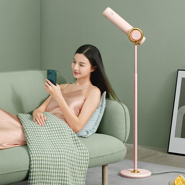 台隆實體通路獨家首賣-小嵐立式美髮吹風機，預購突破200台！(圖片提供/台隆手創館)