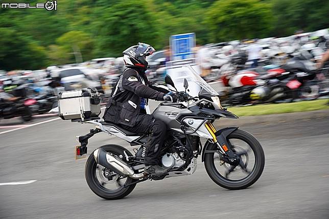 李佳薇現場演唱 R 75 二戰古董車來台 Bmw Motorrad Days 19 重機大會師 Mobile01 Line Today