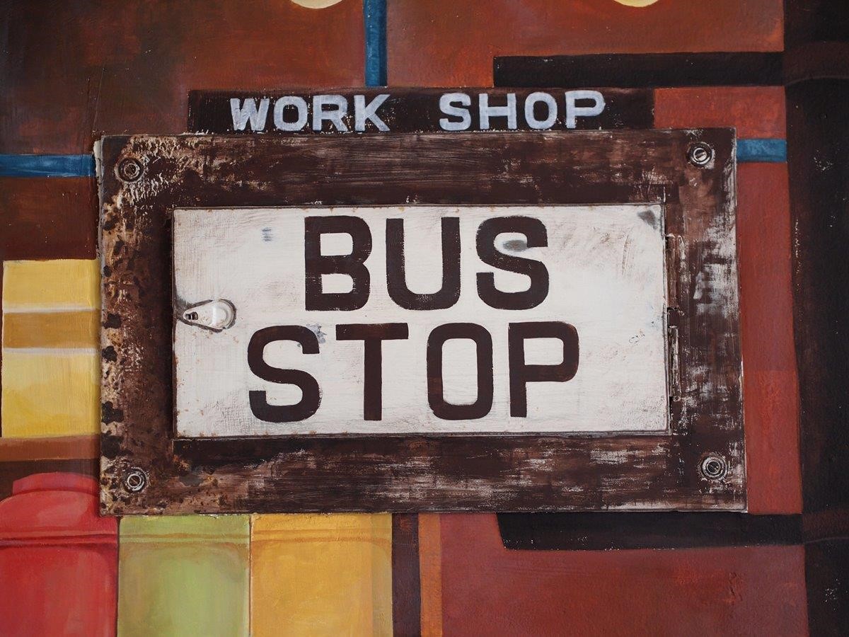 細看才相信，原來電箱真的可以那麼無違和地隱藏在這面牆中。