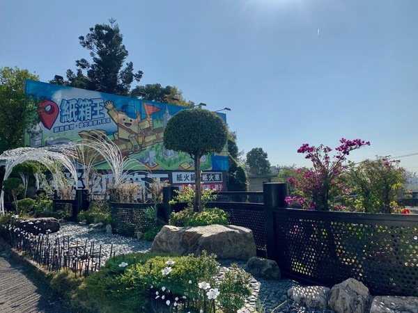 倪倪愛旅遊－『台中大坑一日遊推薦』台中近郊鳥語花香闔家出遊秘密花園-台中大坑紙箱王創意園區、東山水岸餐廳、東東芋圓直擊分享