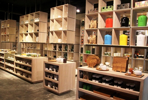 坐在北歐設計裡，喝China tea 吃英國scone