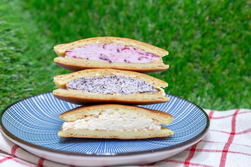 （蛋奶素食） 草莓新口味，大湖草莓直送，每一口都吃得到草莓的香氣！ 熱售萬顆酮燒，生酮低碳無麩，冷藏慕斯口感、冷凍冰淇淋口感，一種甜點雙重感受～