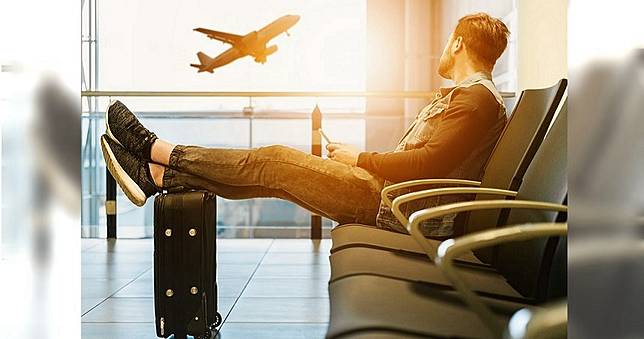 他花760萬買「飛到飽機票」爽搭頭等艙　航空公司破產