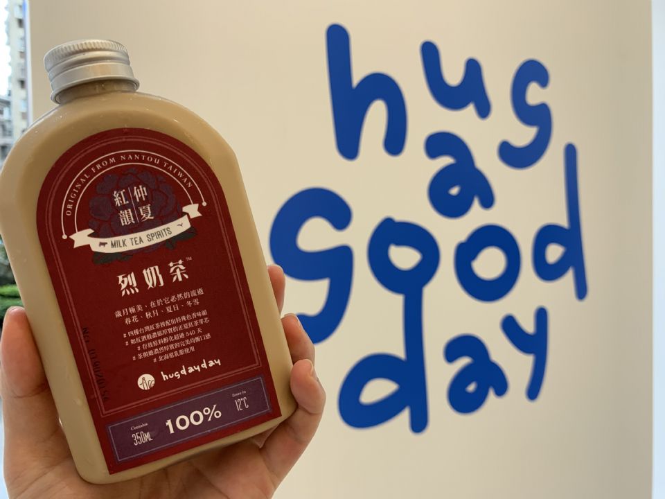 網美系手搖飲「Hugdayday 好爹爹」新開幕！