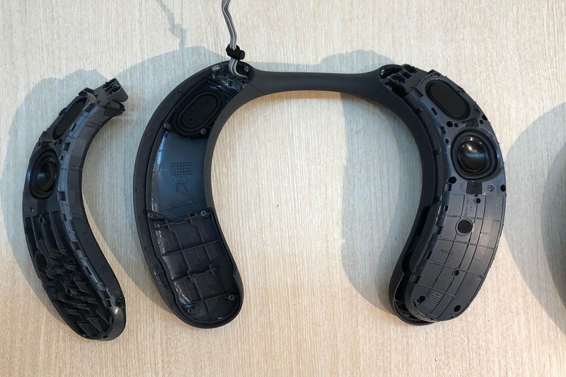ソニーの新ネックスピーカー「SRS-NS7」を体験、ブラビアXRと ソニーの新ネックスピーカー「SRS-NS7」を体験、ブラビアXRと
