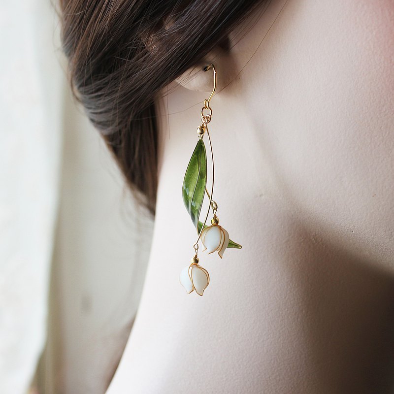 手工霧面鈴蘭水晶花耳環／耳夾