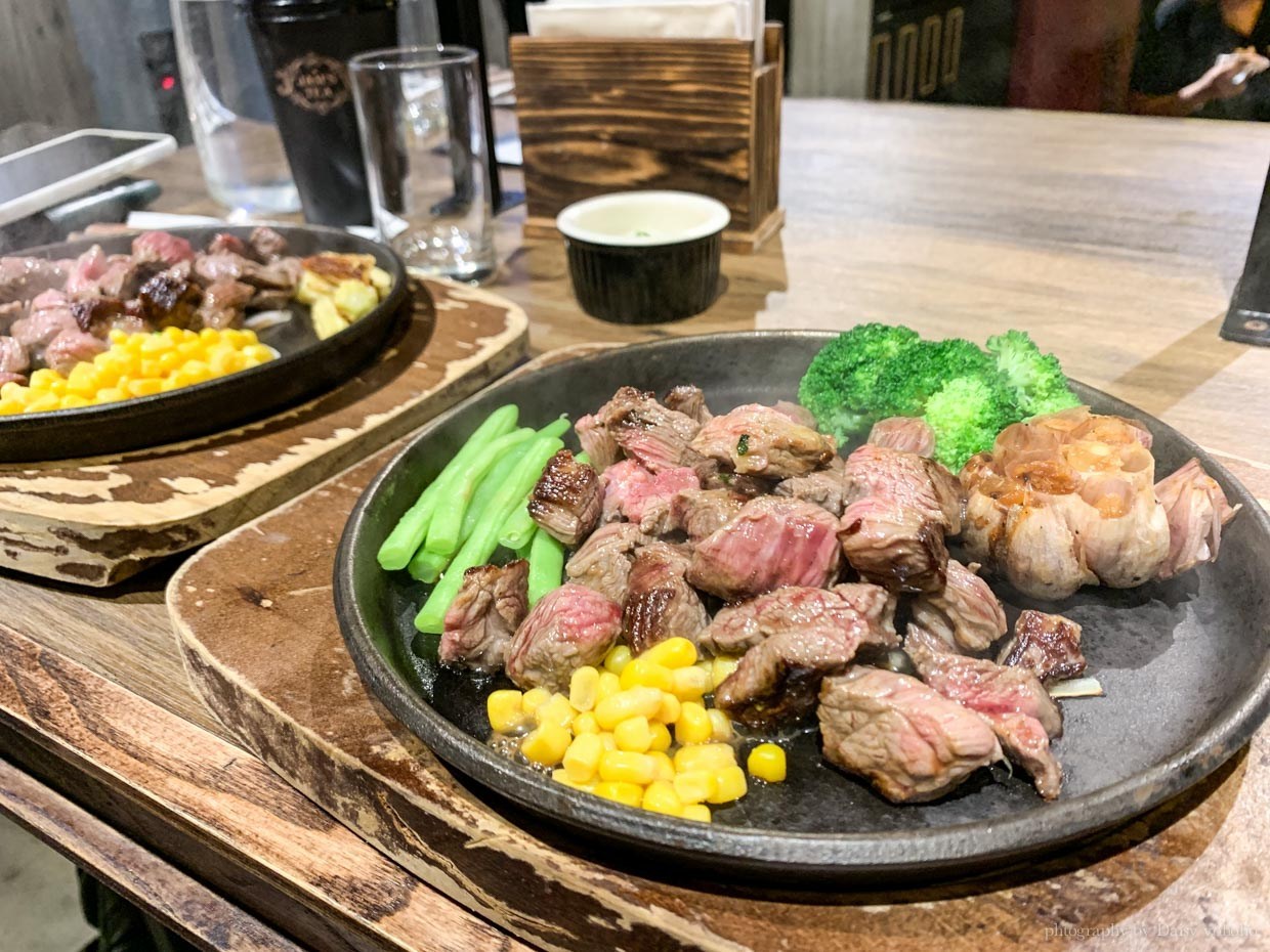 ToTsuZen Steak, 現切牛排, 濕式熟成牛排, 站著吃牛排, 現切現煎, 忠孝敦化站, 亂切, 立吞牛排