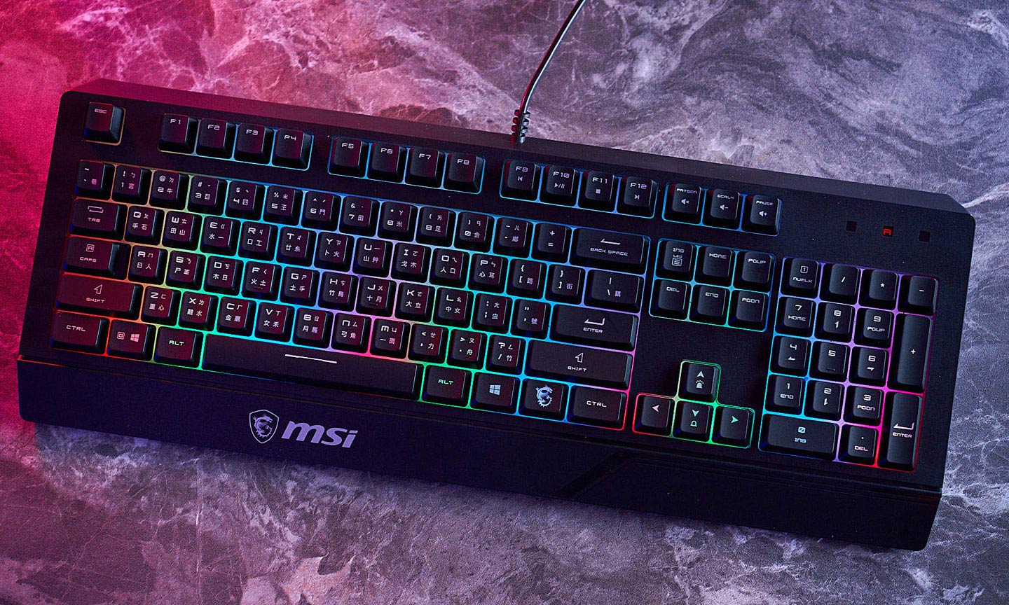 同樣為全尺寸設計並自帶分區背光的 MSI VIGOR GK30，是一款類機械軸體的親民版電競鍵盤。