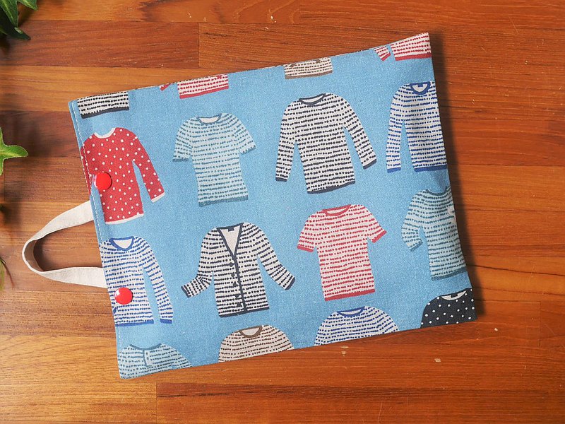 以胚布製作袋身，加入台灣生產的紅豆作為內芯， 當紅豆經過加熱後，飄散出濃濃的紅豆香氣， 不僅溫暖了身體，紅豆香味似乎也為心靈帶來了療癒感。 *因內含植物種子，故無法寄送台灣以外之國家