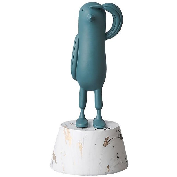 產品信息 品名：企鵝擺件 型號：LIVET 材質:合成樹脂 規格：5.2x21.5CM（寬x高） 工藝：手工製作 顏色分類:企鵝擺件-白色,企鵝擺件-紫藍色,企鵝擺件-湖綠色,大理石紋底座 保固期：2