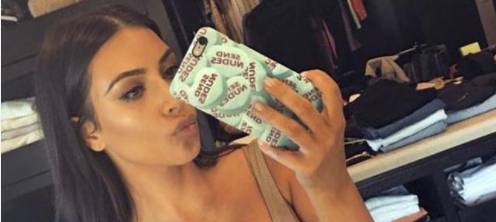 Contek Perangkat Selfie, Kim Kardashian Dituntut Rp1,3 T