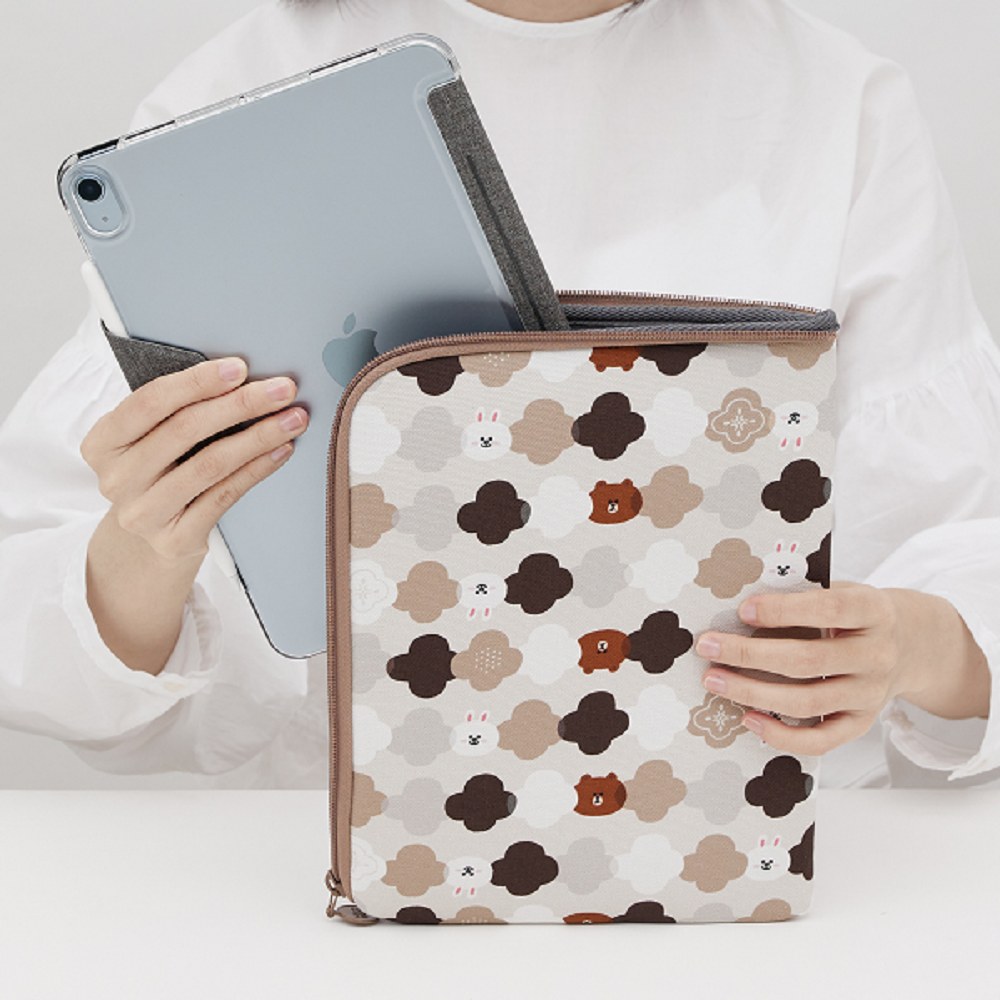 LINE FRIENDS 11吋iPad收納包（海棠花灰棕）