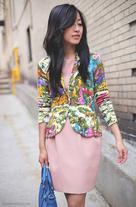 Tampil Manis dan Stylish? Floral Blazer Jawabannya!