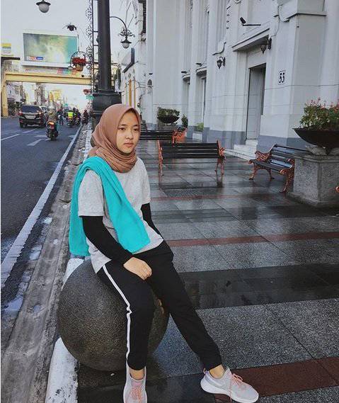 Paling Inspiratif Style Jogging Hijab Remaja - Rot From View