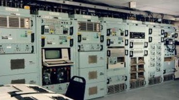 美軍核武系統終於更新用了 55 年的 IBM 電腦、擺脫 8 吋磁碟片！