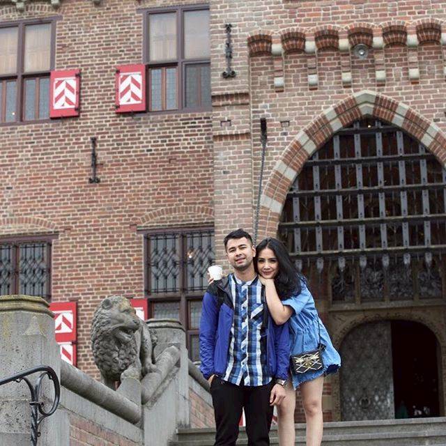 12 Foto Tak Sadar Kamera, Raffi Ahmad dan Nagita Slavina Ternyata Memang Mesra Sehari-hari