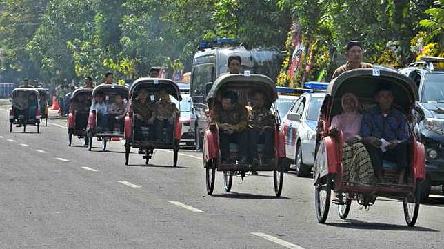 Becak di Solo [Antara]