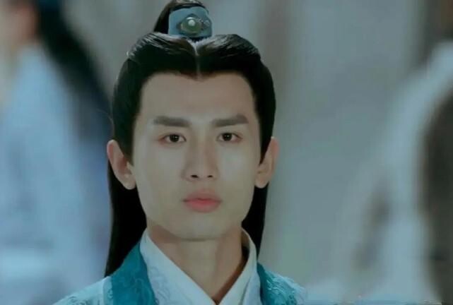 近期爆火男星的青澀舊照！鄧為、成毅風格差異大，陳哲遠、曾舜晞從小顏值就高！