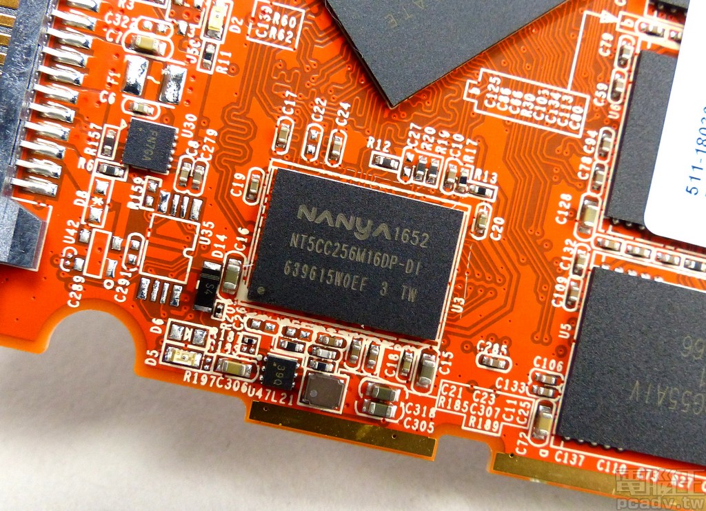 500GB 容量版本使用 1 顆 NT5CC256M16DP-DI DDR3-1600 512MB 記憶體顆粒
