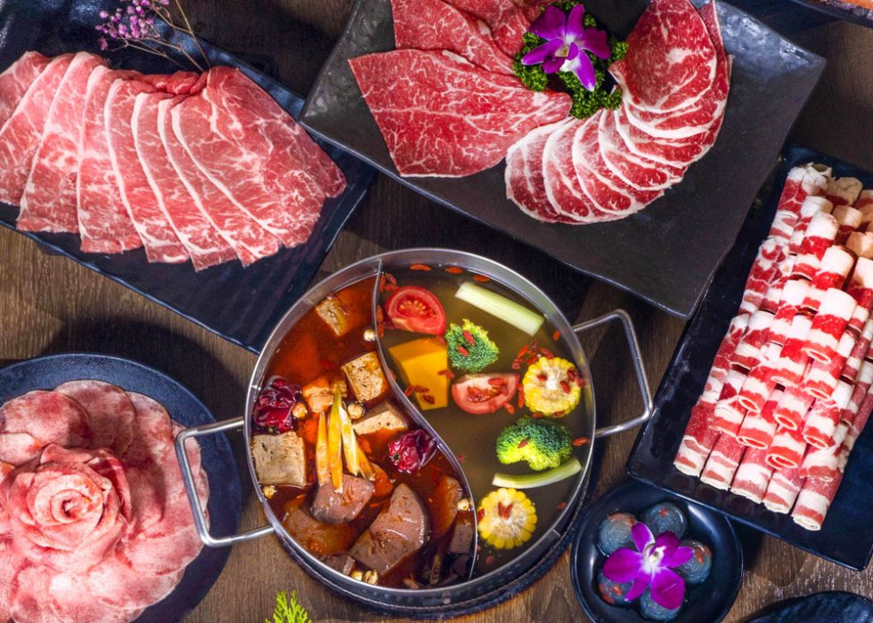 台北最強囂張宵夜「牛肉麵．雞湯」